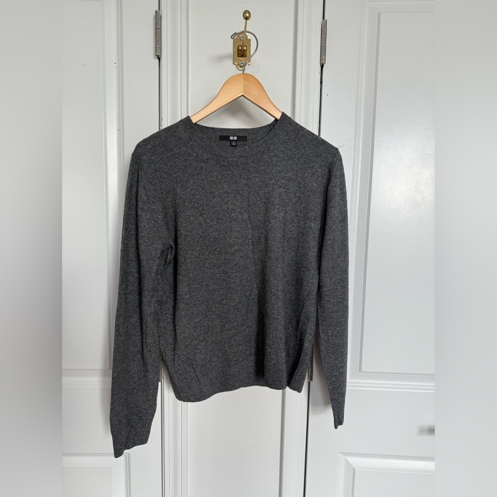 Uniqlo 100% Cashmere Women’s Charcoal Grey Crewneck Sweater